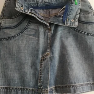 Benetton kjol - Knappt använd,  stl 38, men passar även för de som har 36. 