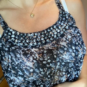 Blus/tunika - Blus/tunika. Snygg med skärp i midjan.