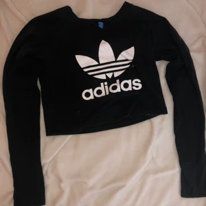 Adidas magtröja  - Använd enbart ett fåtal gånger. Som ny. Köpt på Junkyard för några år sedan. 