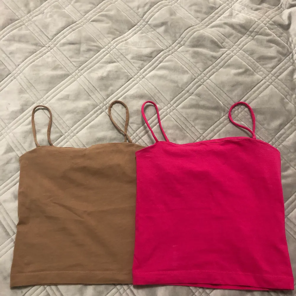 Två linnen från Gina tricot båda är i storlek XS ⚡️. Toppar.
