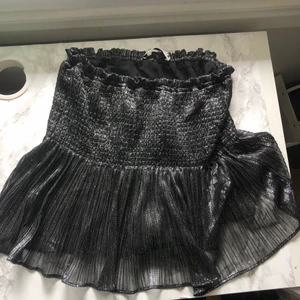 Zara glitterkjol - Säljer min kjol från zara! Använd endast en gång💗