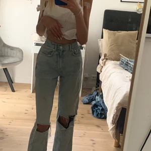 Jeans gina - Jeans från gina! Säljer pga att dom inte kommer till användning. Köpta för 599 och säljer för 100 + frakt 💕 dem är i använt men bra skick!