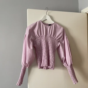 Tröja från Ginatricot  - Snygg pastellfärgad tröja från ginatricot. storlek 32, passar ända upp till 38. ☺️ Köparen står för frakten 😊