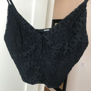 Topp - Hej intresse koll på denna fina topp, inge fel på den, aldrig använd, kan skicka fler bilder på om man vill ha de. 