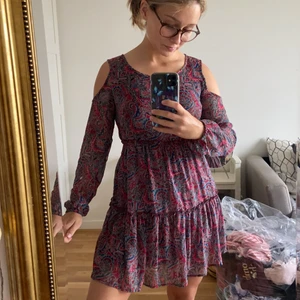 Hollister klänning storlek s - Superfin klänning från hollister i storlek s som är använd en gång! På julen ❤️