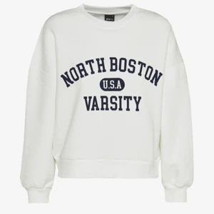 College tröja - Super skön college tröja perfekt till hösten. Säljer då den inte kommer till användning längre💕