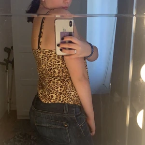 Leopard linne - Såljer detta jätte sköna leopard linnet jag älskar men har tröttnat på. Storlek S! Tveka inte att höra av dig vid frågor💕