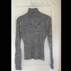 Polotröja grå - Storlek S. Sparsamt använd. Superskönt material.