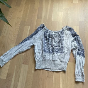 Blus - Blus från hm. Använd ett fåtal gånger. Storlek 42.
