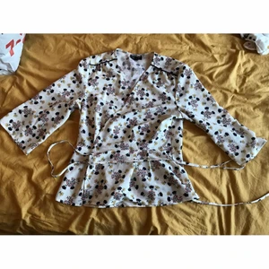 Omlott topp Topshop - Omlott topp från Topshop. Storlek US12 men skulle säga att den passar mindre storlekar också. 