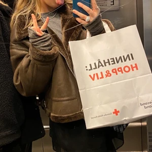 Vinterjacka - Jättefin brun vinterjacka från asos, varm och mysig, frakt tillkommer ❤️