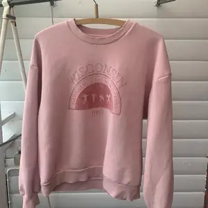 Säljer denna snygga sweatshirt i storlek M😍
