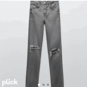 Zara jeans  - Säljer mina gråa zara jeans med slits för att dom inte kommer till andvändning! Det är storlek 34 och dom är aldrig andvönda!!💕