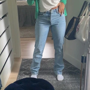 Mid Rise jeans - Säljer dessa mid Rise jeans från zara❤️ 250+ frakr (66kr)