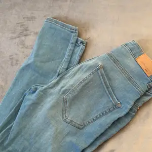 Jätte fina ljusa jeans från Gina tricot, använda två gånger. Storlek S. 