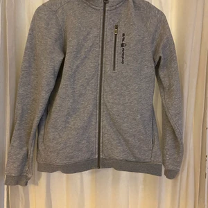 Sail racing zip hoodie  - Säljer denna zip Hoodien från kidsbrandstore då den inte kommer till användning, tröjan är i bra skick. Hör av er om ni har några frågor💕
