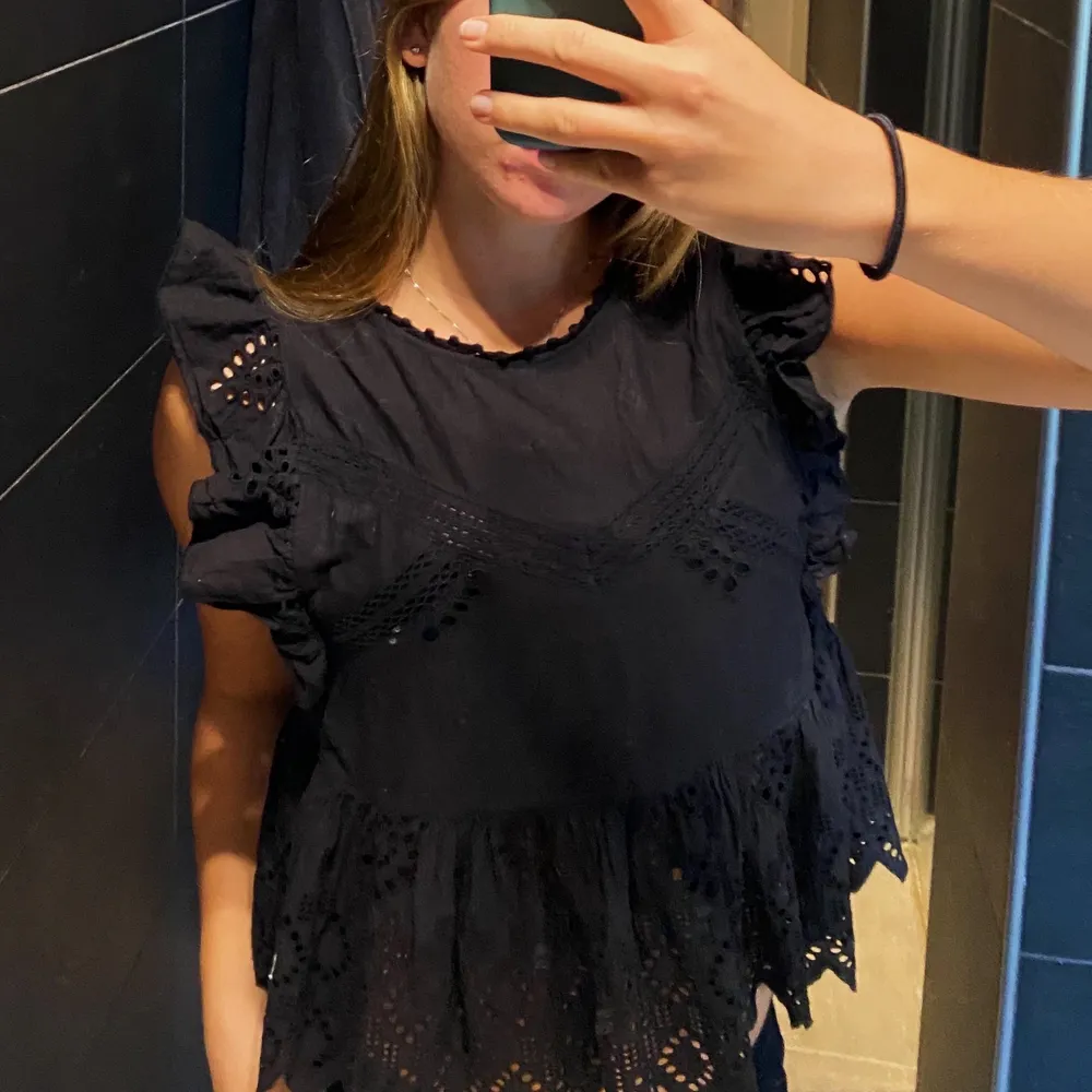 Så snygg zara topp som inte kommer till användning längre. Köpt för två somrar sen så går inte längre att köpa i butik. Storlek S. Köparen står för frakten. 80kr eller bud.. Toppar.