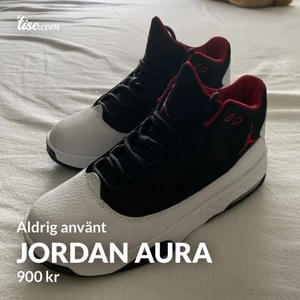 Jordan aura i storleken 38,5 - Köpte skorna i somras aldrig använt säljer pågrund utav att jag valde fel storlek. Priset kan diskuteras ifall man verkligen vill ha dom.