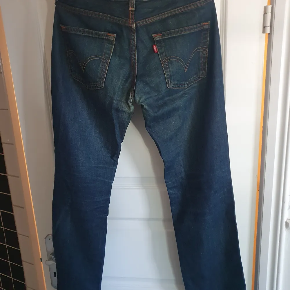 Fina levis Jeans i väldigt bra skick. Som nya. Storlek W28 L34. Modell: Patty Eve cut straight. Bud startar från 100kr. Köp direkt 500kr.. Jeans & Byxor.