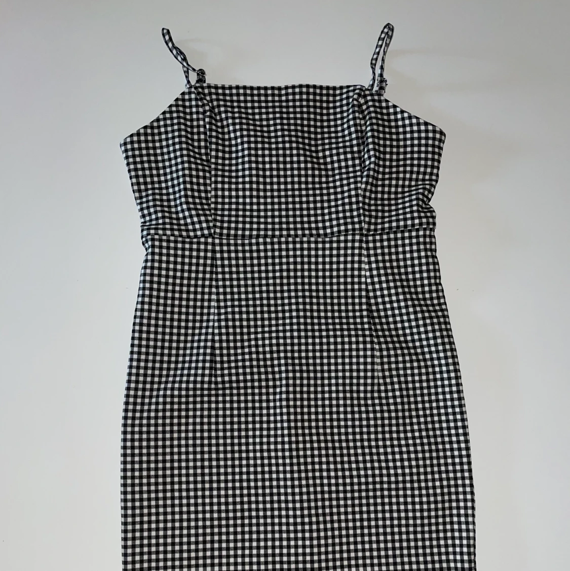 Svartvit rutig tajt klänning - 90