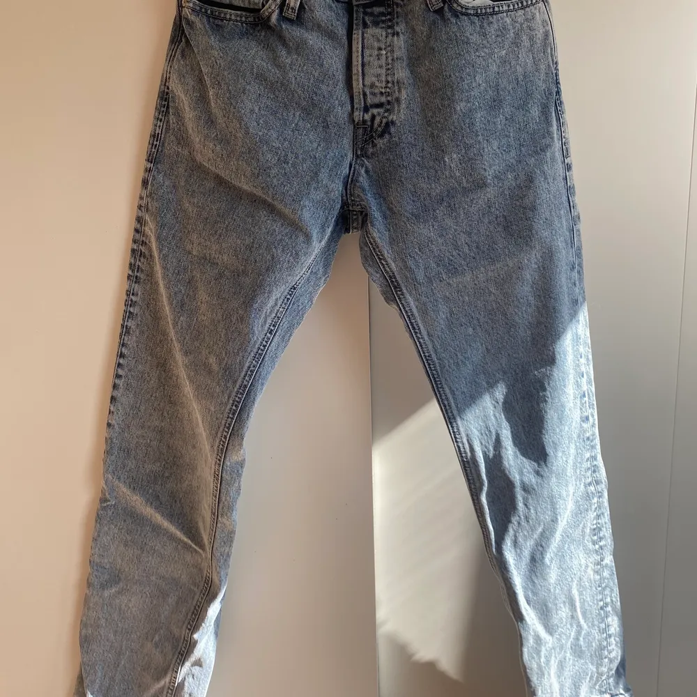 Köpte för länge sedan men blev för små! Hade använt dem mer annars för riktigt snygg färg på dem . Jeans & Byxor.