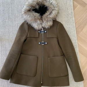 Kappa från Zara - Brun kappa från zara, perfekt nu i höst!