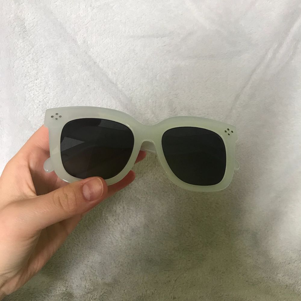 Blåa solglasögon - Bik Bok | Plick Second Hand