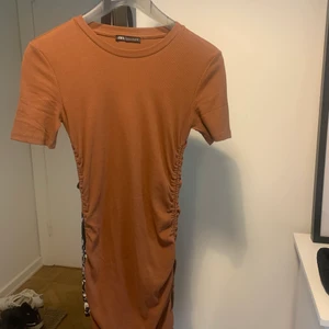 Zara klänning - Oanvänd klänning från zara!