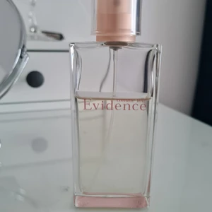 Parfym Evidence - Nypris är 299 kr, 50ml och kvar 35ml. 