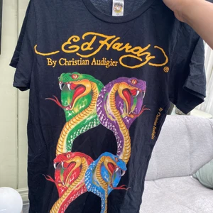 Ed hardy t-shirt - Ed hardy t-shirt i limited edition. Aldrig använd. 