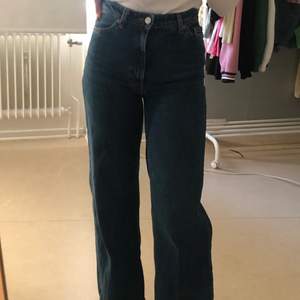 Ett par Monki Yoko jeans. Inga defekter. Pris: 160 + frakt
