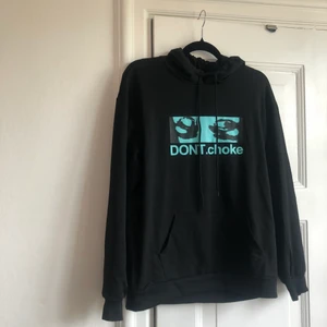 Hoodie  - En tunn hoodie med motiv, perfekt för sommaren. 