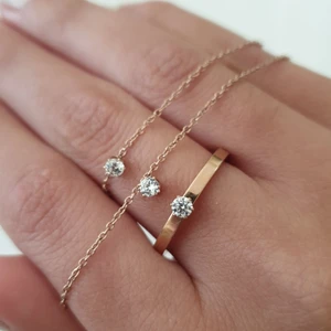 EDBLAD set - OANVÄNT EDBLAD set, ring, halsband och armband. Roseguldpläterat stål. Storlek 19 på ringen.