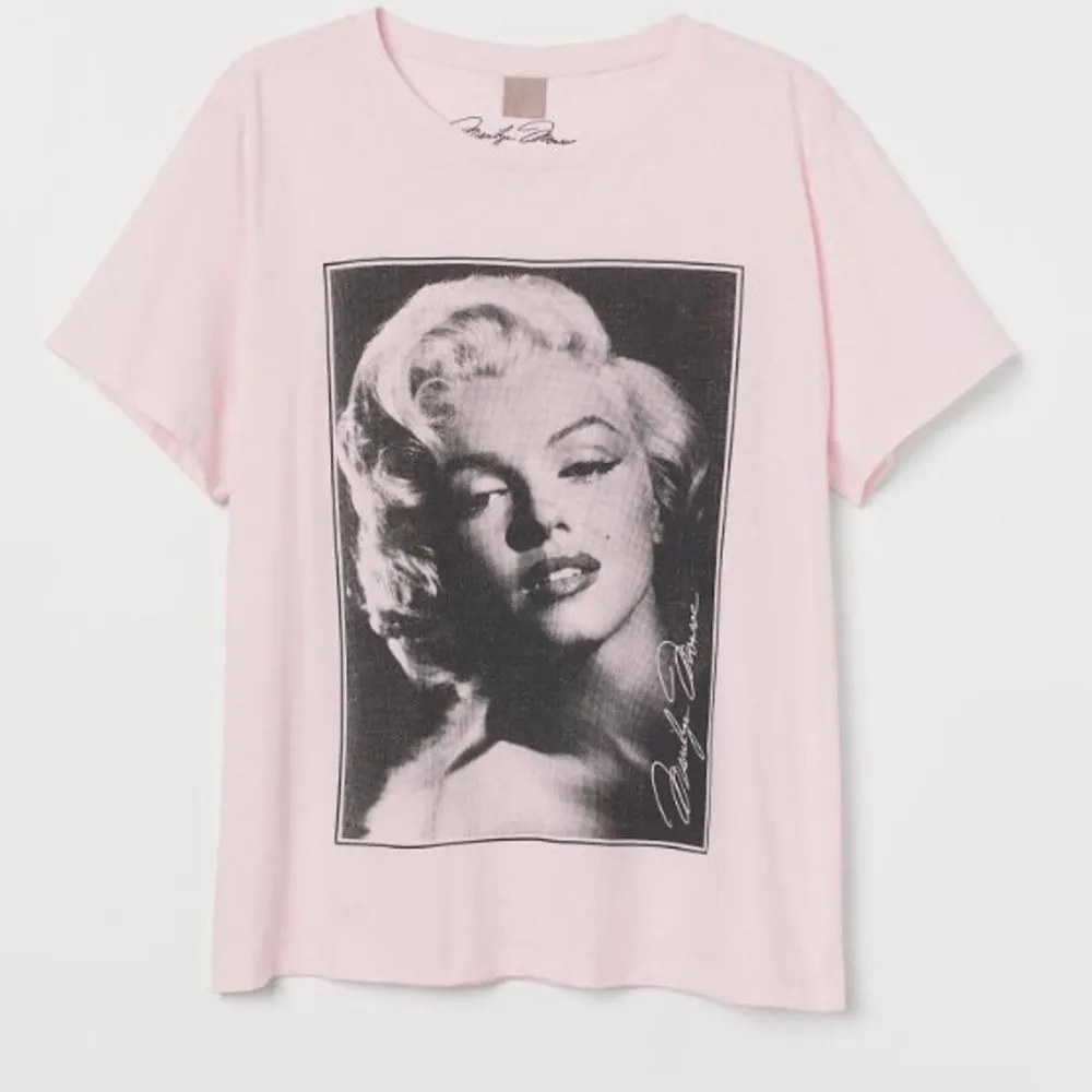 T-Shirt i bomullsjersey med ett tryck på Marilyn Monroe. . T-shirts.