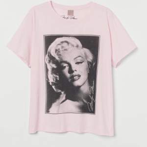T-Shirt i bomullsjersey med ett tryck på Marilyn Monroe. 