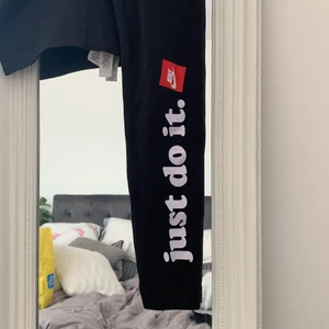 Nike träningsbyxor - Använda en gång, tränar aldrig då jag inte har någon användning av dessa