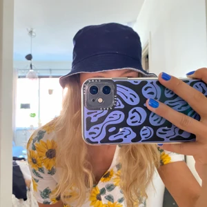 Bucket hat - Hatt som går att ha åt båda hållen. Från barnavdelningen, frakten 22kr