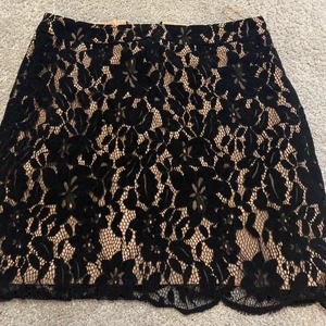 M - Kjol, använd 1 gång. 