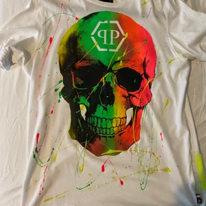 Philip plein t-shirts  - Äkta philip plein t-shirt i storlek L men kan även användas som M. Inköpspris: 4200kr 