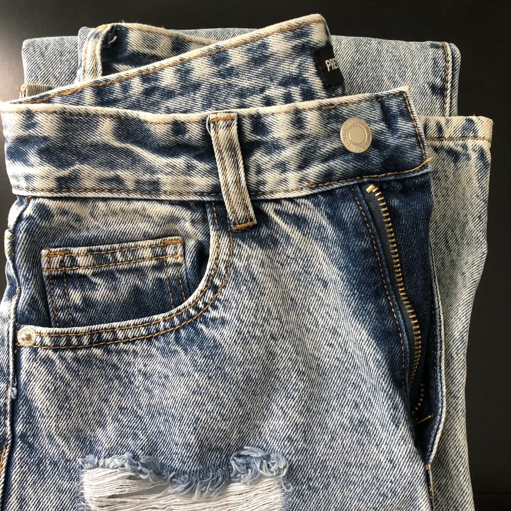 Byxorna är i nytt skick, har endast använt byxorna några fåtal gånger.  . Jeans & Byxor.