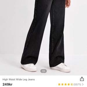 Super snygga svarta jeans. Tyvärr för små för mig så har bara provat dom, därav säljer jag också dom för samma pris jag köpt dom för. Köparen står för frakten 💞💕