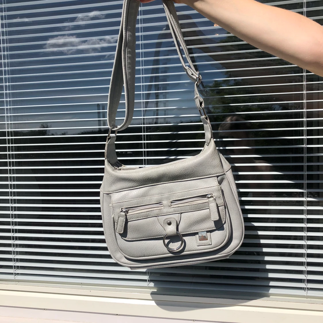 Vitbeige axelväska - 90