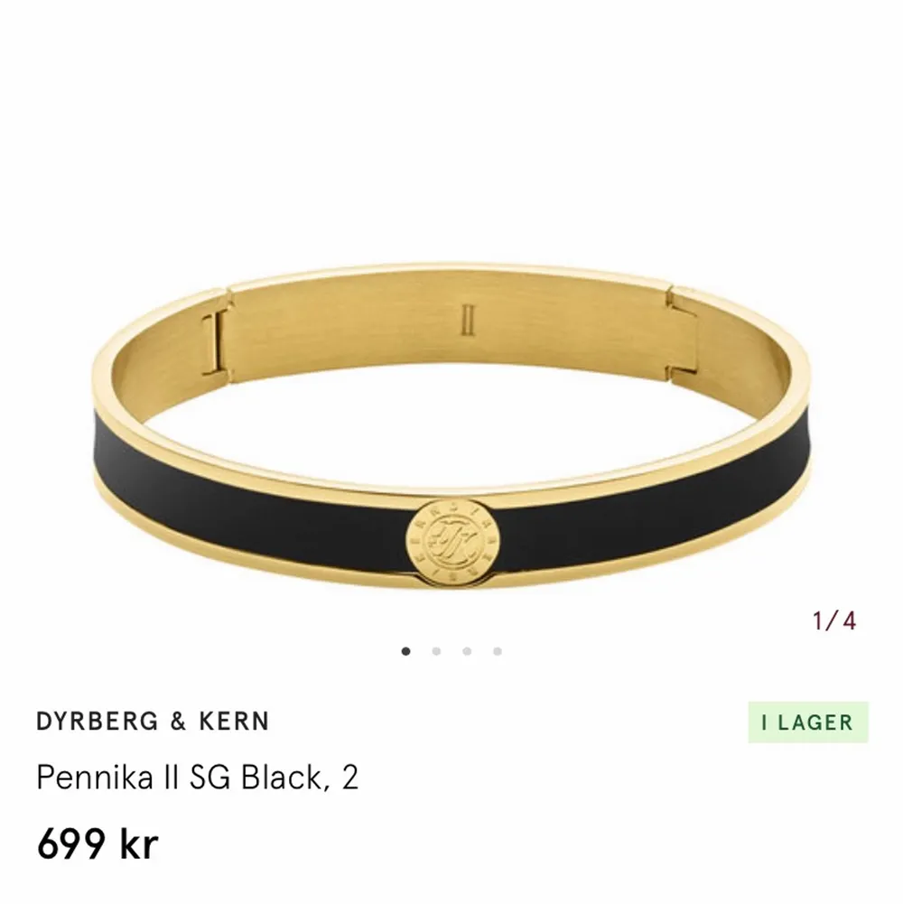 Säljer ett armband från märket Dyrberg & Kern i modellen Pennika i färgerna svart och guld. Helt ny i oöppnad förpackning. Storlek I (48x58). Nypris 700. Frakt tillkommer! . Accessoarer.