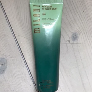 Milani hemp primer  - Detta är en favorit primer som även kan andvändas som nattkräm helt oöppnad ordinarie pris 399kr