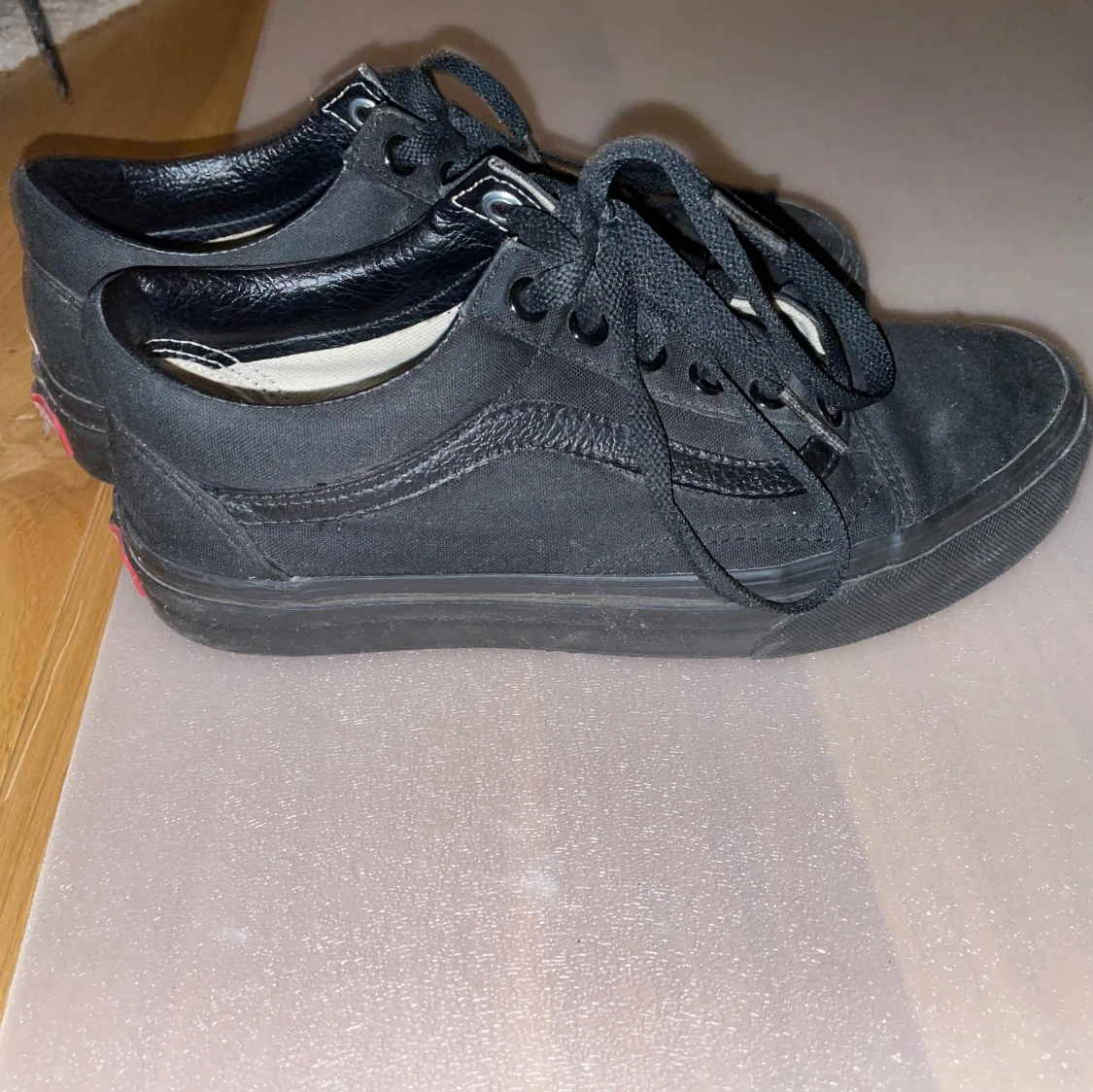 Svarta vans skor  - 91