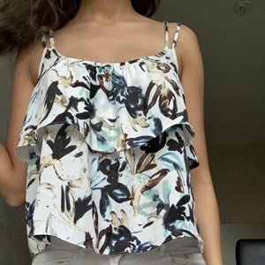 Sommar Topp - En snygg sommar topp som både passar till kjolar och byxor