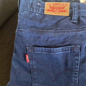 Levis jeans  - Säljer dessa oanvända Levis jeans i strl. 14 år, men upplever dessa aningen större än strl. 23 😊