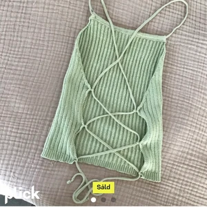 Linne - Superfint linne som knyts där bak. Väldigt stretchigt tyg! Strl one size, eftersom det är så stretchigt så passar de alla storlekar. Frakt ingår ej!