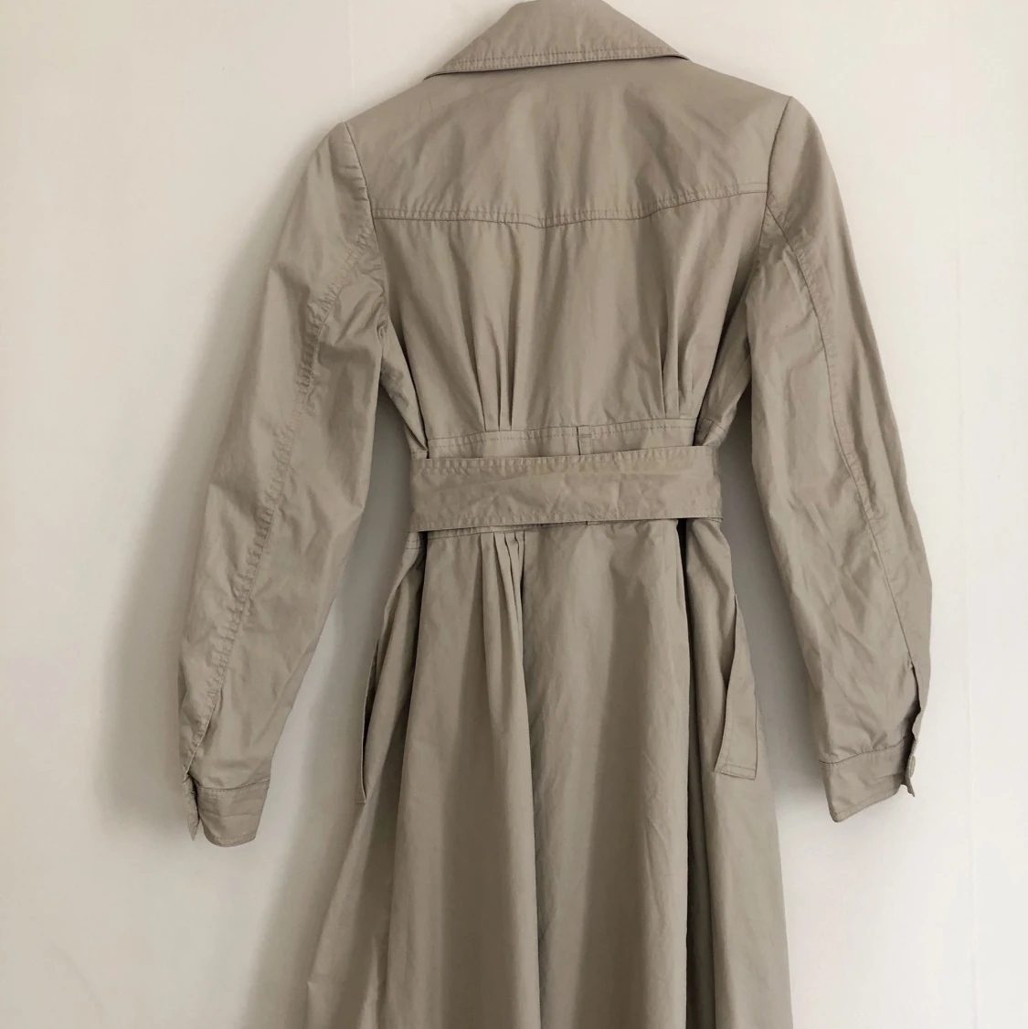 Klassisk beige trenchcoat  - 90