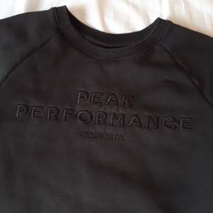 Säljer min Peak Performance tröja för att jag inte får någon användning av den. Storlek 150 och passar xxs. Bra skick, köparen står för frakten🙌🏻